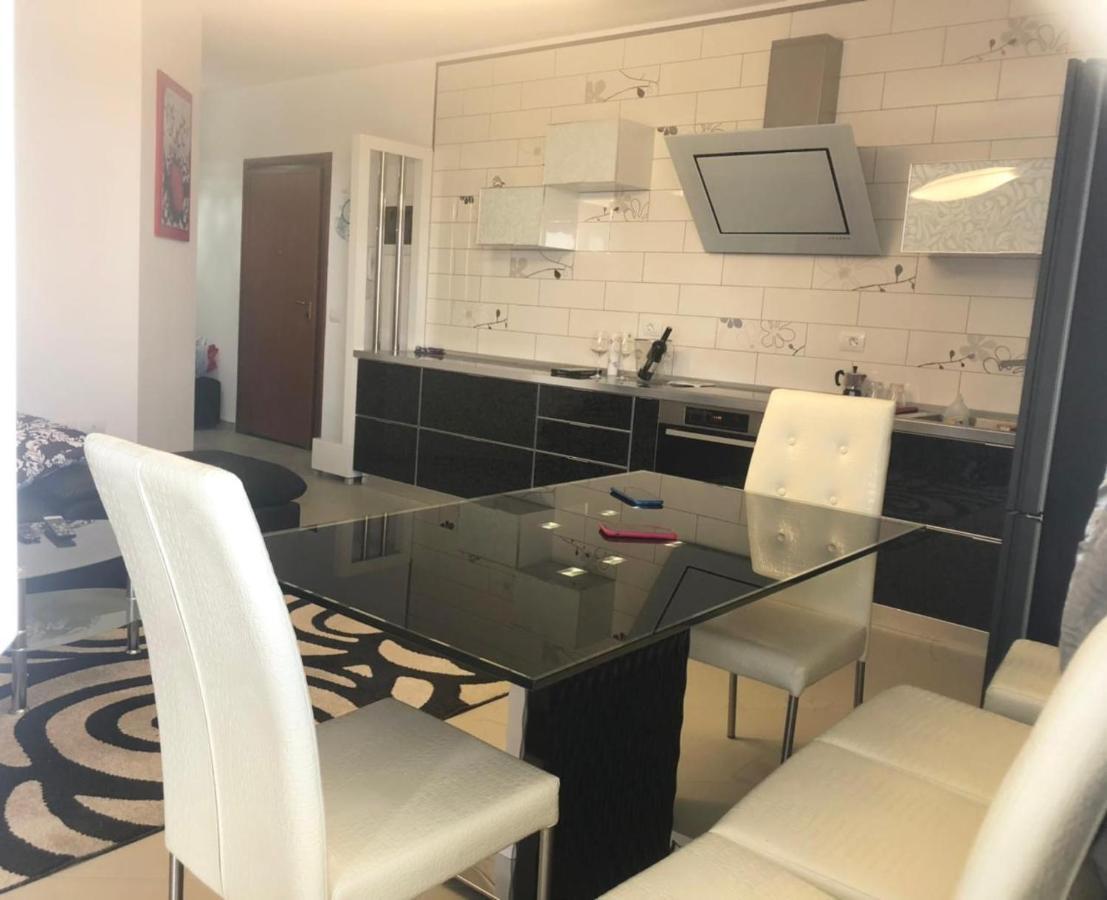 Vale House Holiday Apartment Vlorë Buitenkant foto