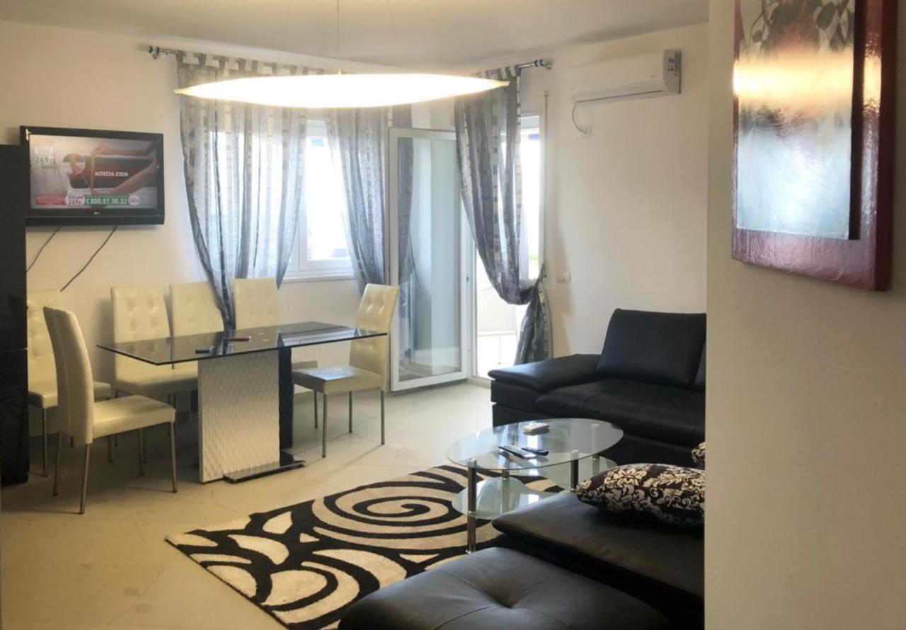 Vale House Holiday Apartment Vlorë Buitenkant foto